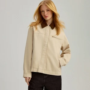 Jasnobeżowa kurtka typu barn jacket ze sztruksowym kołnierzem House