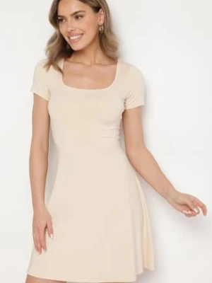 Jasnobeżowa Rozkloszowana Sukienka z Wiskozą i Kwadratowym Dekoltem Milirella by swan