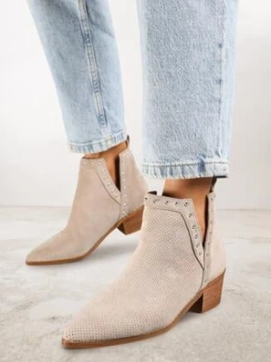 Jasnobeżowe Ażurowe Botki Vices na Obcasie Ozdobione Wycięciem i Nitami Lilfedi