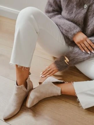 Jasnobeżowe Ażurowe Botki Vices na Obcasie Ozdobione Wycięciem i Nitami Lilfedi