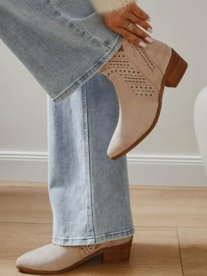 Jasnobeżowe Ażurowe Botki Vices na Obcasie w Stylu Kowbojek Selrith