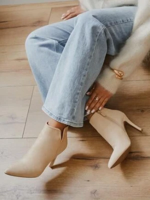 Jasnobeżowe Botki na Szpilce ze Szpiczastym Noskiem Reyi vices