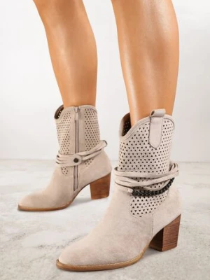 Jasnobeżowe Botki Vices na Słupku w Stylu Kowbojek z Ażurową Cholewką i Paskami Tulifedi