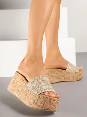 Jasnobeżowe Klapki na Koturnie Ozdobione Plecioną Cholewką Melarias seastar