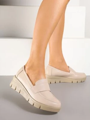 Jasnobeżowe Półbuty Mokasyny na Koturnie z Wkładką ze Skóry Naturalnej Ozdobione Paskiem Zorvia vices