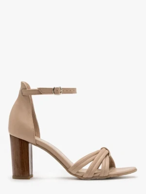 Jasnobeżowe sandały na drewnianym obcasie Ryłko