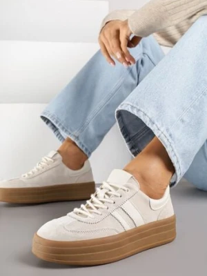 Jasnobeżowe Sneakersy Zamszowe na Platformie ze Skórzaną Wkładką Ozdobione Paskiem Adivrie goodin