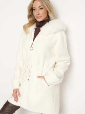 Jasnobeżowy Płaszcz o Długim Kroju z Futrem i Ściągaczem w Talii Delirith wei wei