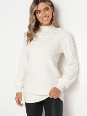 Jasnobeżowy Sweterkowy Golf z Ozdobnym Tłoczeniem z Bufiastymi Rękawami i Perełkami Velurion studio eleven