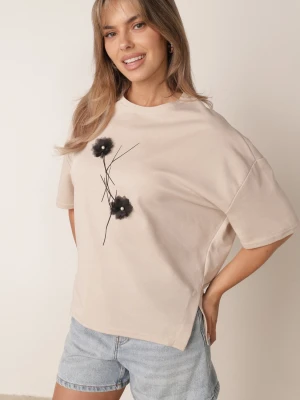 Jasnobeżowy T-shirt z Wiskozy z Perełkami i Kwiatami 3D Rossalie Rosse Line