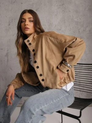 Jasnobrązowa Kurtka Bomber Jacket Ozdobiona Guzikami Quilimi