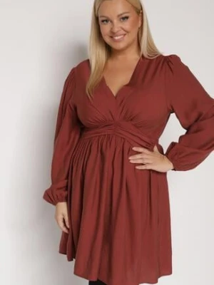 Jasnobrązowa Rozkloszowana Sukienka z Marszczeniem w Talii i Dekoltem w Serek Salindea retro & icone