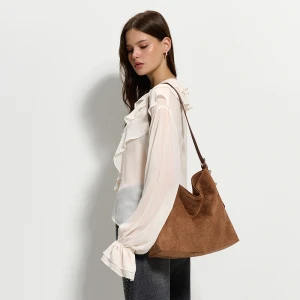 Jasnobrązowa torba na ramię z imitacji zamszu House