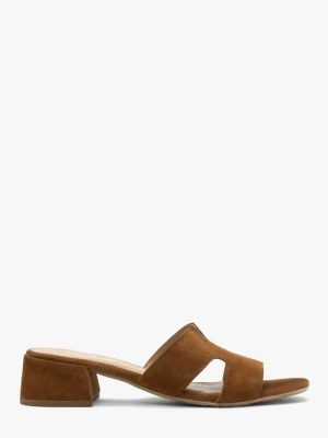 Jasnobrązowe klapki damskie na niewielkim obcasie Ryłko