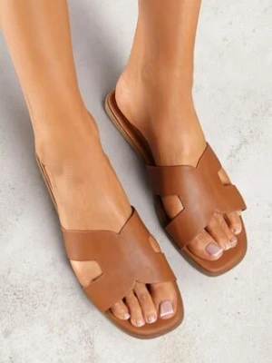 Jasnobrązowe Płaskie Klapki z Kwadratowym Noskiem i Metalicznym Wykończeniem Quinivia vices