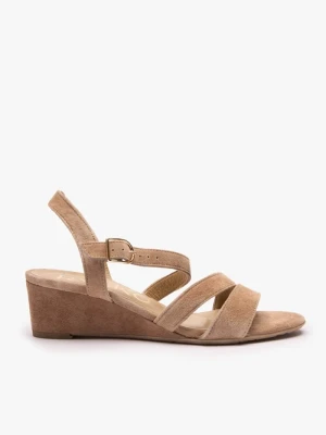 Jasnobrązowe sandały na koturnie Ryłko