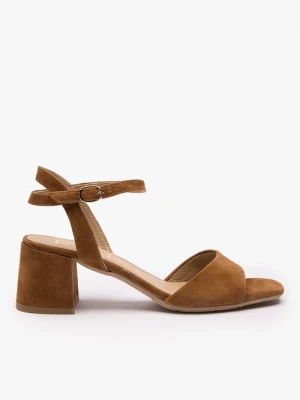 Jasnobrązowe sandały na stabilnym obcasie Ryłko