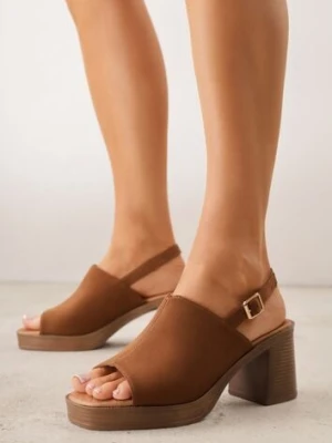 Jasnobrązowe Sandały VICES na Słupku i Platformie Stylizowanych na Drewniane Lobenti