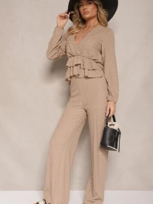 Jasnobrązowy Komplet z Tłoczeniami Bluzka z Falbaną i Szerokie Spodnie Kilinne jumelle