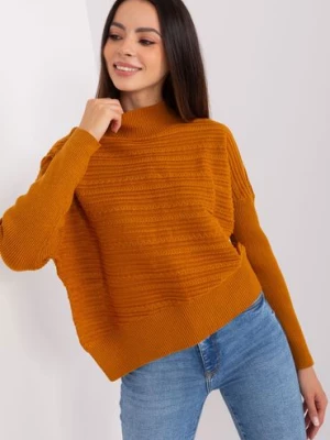 Jasnobrązowy sweter damski asymetryczny z wełnaą