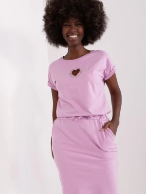 Jasnofioletowa sukienka dresowa z aplikacją RELEVANCE