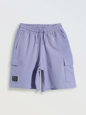 Jasnofioletowe krótkie spodenki z naszywanymi kieszeniami Reporter