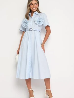 Jasnoniebieska Bawełniana Sukienka o Koszulowym Kroju z Paskiem i Kwiatowymi Broszkami Zelnea elsa.m by may