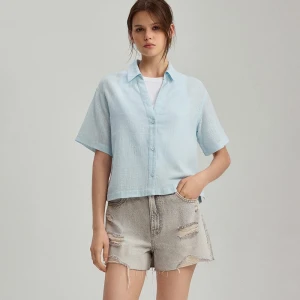 Jasnoniebieska koszula z krótkim rękawem House