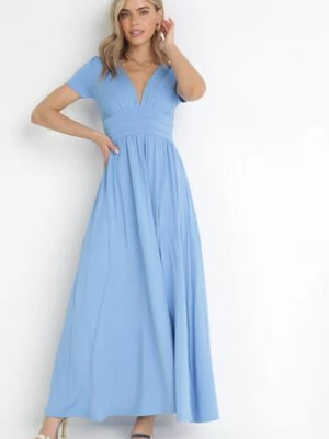 Jasnoniebieska Rozkloszowana Sukienka Maxi z Głębokim Dekoltem z Rozcięciem Wyla by swan