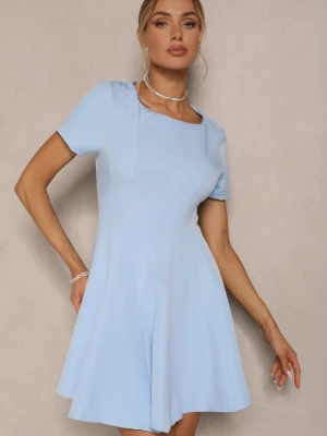 Jasnoniebieska Sukienka o Rozkloszowanym Kroju na Krótki Rękaw Zdobiona Przeszyciami Mepiza New Collection Niebieski