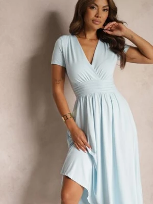 Jasnoniebieska Sukienka Taliowana z Kopertowym Dekoltem o Rozkloszowanym Kroju Rimadea by swan