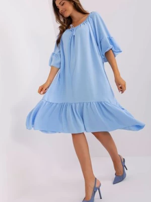 Jasnoniebieska sukienka z falbaną o luźnym kroju Italy Moda