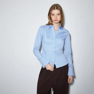 Jasnoniebieska taliowana koszula z długim rękawem House