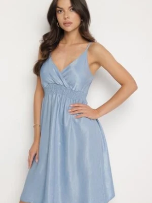 Jasnoniebieska Wiskozowa Sukienka o Rozkloszowanym Kroju z Kopertowym Dekoltem Liralune cflo