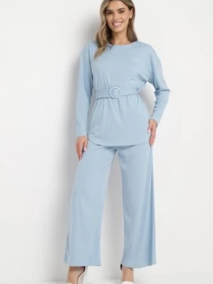 Jasnoniebieski Komplet z Spodnie Prostymi Nogawkami i Bluzka z Paskiem Carenesa