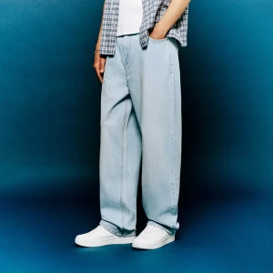 Jasnoniebieskie jeansy baggy fit z przetarciami House