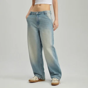 Jasnoniebieskie jeansy baggy fit ze skośnymi kieszeniami House