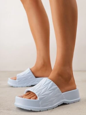 Jasnoniebieskie Klapki na Platformie Ozdobione Tłoczeniem Faerona