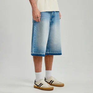 Jasnoniebieskie szorty jeansowe baggy fit z ozdobną krawędzią House