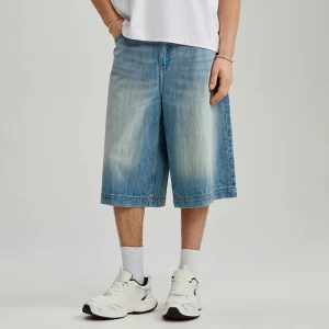 Jasnoniebieskie szorty jeansowe skater fit z efektem sprania House