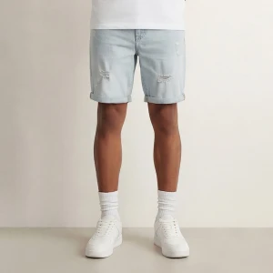 Jasnoniebieskie szorty jeansowe slim fit basic z przetarciami House