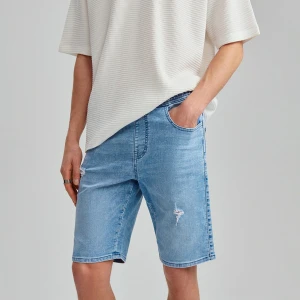Jasnoniebieskie szorty jeansowe slim fit z elastycznym pasem House