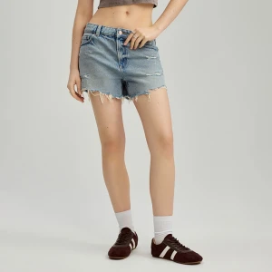 Jasnoniebieskie szorty jeansowe z postrzępioną nogawką i wysokim stanem House