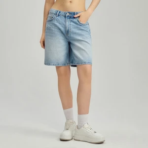 Jasnoniebieskie szorty jeansowe z przetarciami House