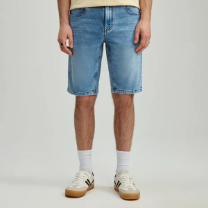 Jasnoniebieskie szorty jeansowe z przetarciami House