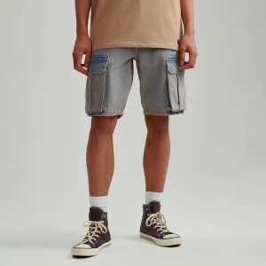 Jasnoniebieskie szorty z prostą nogawką i kieszeniami cargo House