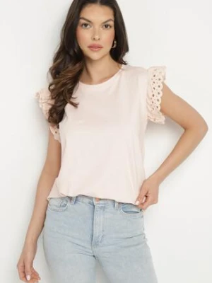 Jasnoróżowa Bluzka z Bawełny z Ażurowymi Falbankami Zamiast Rękawów Vodelia glo-story