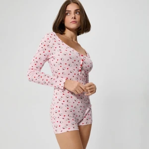 Jasnoróżowa piżama jednoczęściowa z motywem Hello Kitty House