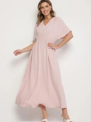 Jasnoróżowa Rozkloszowana Sukienka z Gumką w Talii i Dekoltem w Serek Iffara cflo