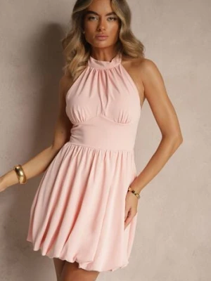 Jasnoróżowa Sukienka Bombka z Dekoltem Halter i Ozdobnym Wiązaniem Alanivia allyson